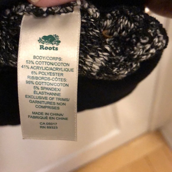 Roots Canada size M sweater - Picture 5 of 5
